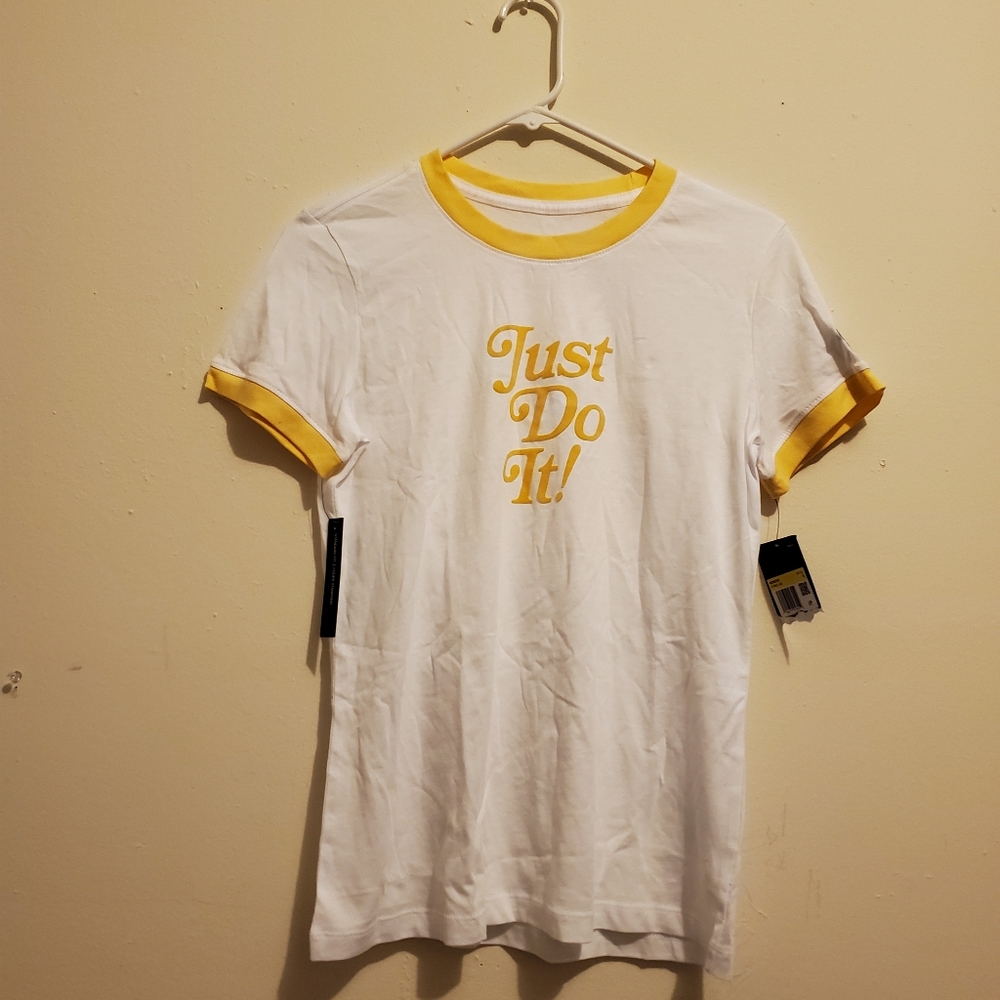 Nike Tee - Picture 3 of 6